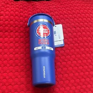 Detroit Pistons 32 oz tumbler